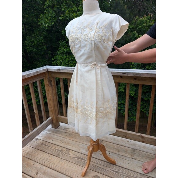 Vintage 1950s Ivory Wedding Dress Embroidered XS Sheath Handmade Tea Length - Picture 2 of 9